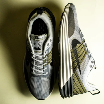 Der Nike Lunar Roam Pure Platinum in Szene gesetzt von 43einhalb