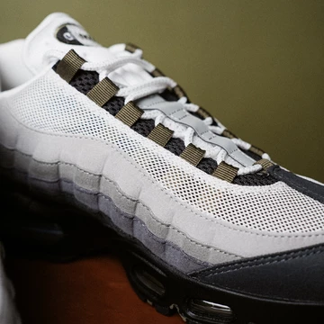 Nike Air Max 95 OG Black Medium Olive Mood 3