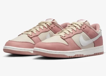 Dunk Low Red Stardust schräg von außen