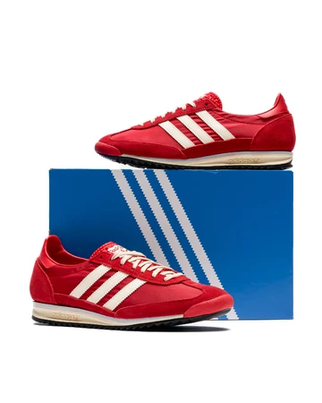 Der adidas SL 72 Better Scarlet steht auf seinem Karton