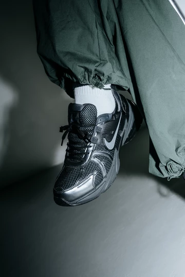 Nike V2K Run - All Black vs White Metallic