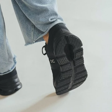 On Running Cloudrunner Waterproof Black On Feet von Hinten