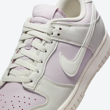 Dunk Low Light Bone Pink Detail Zunge