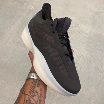 Fear of God Athletics x adidas II Basketball Night Brown schräg