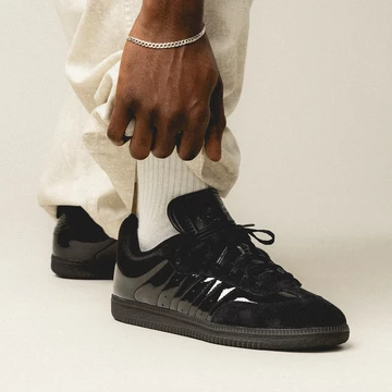 Dingyun Zhang adidas Samba Core Black Tragebild