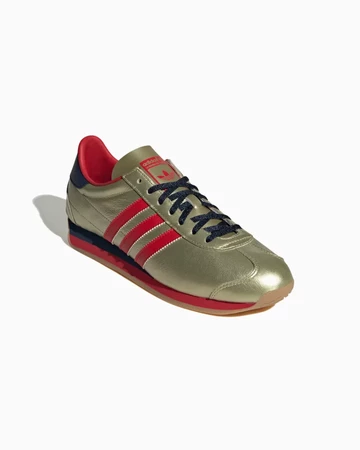 adidas Country OG Gold Metallic schräg von vorne