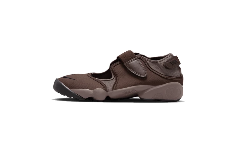 Nike Air Rift Orewood Brown Titelbild auf weißen Hintergrund