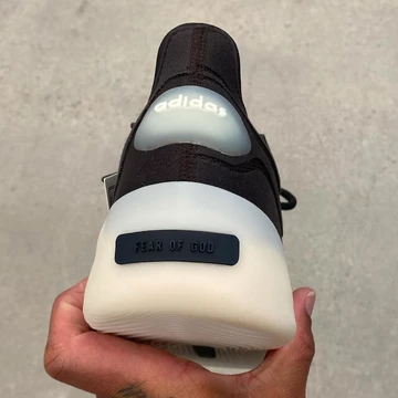 Fear of God Athletics x adidas II Basketball Night Brown von hinten