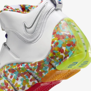 Nike LeBron 4 Fruity Pebbels Detail Ferse von Unten