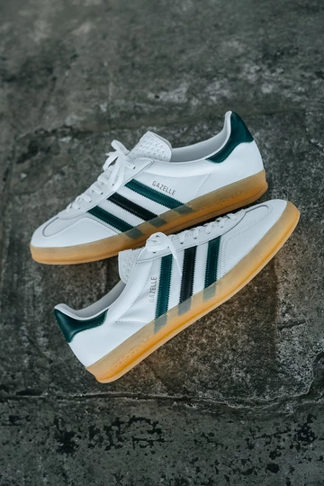 Die adidas Gazelle Indoor White Gum von oben