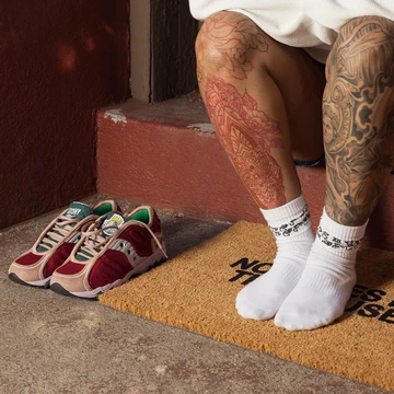 Jae Tips x Saucony Matrix No Shoes In The House mit Model