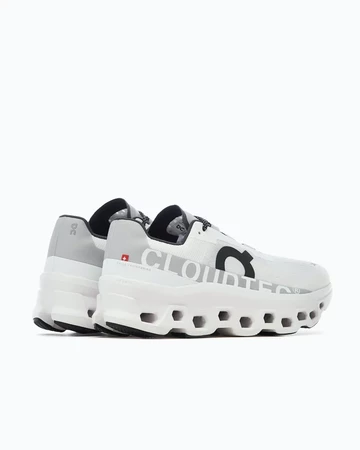 On Running Cloudmonster Undyed White seitlich von Hinten