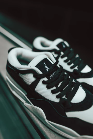 Jordan 4 RM - on feet Bilder und weitere Infos