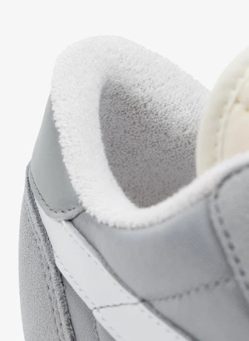 JJJJound Reebok Classic Nylon Grey
- Ferse Detail