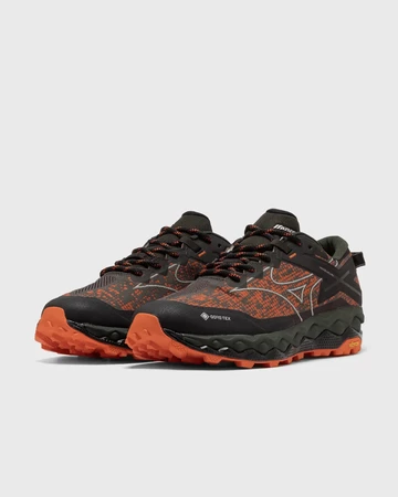 Maharishi x Mizuno Wave Mujin Gore-Tex schräg