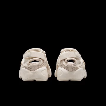 Nike Air Rift Light Orewood Brown von hinten