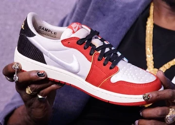 Trophy Room Jordan 1 Low OG Away - Seitlich