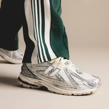 New Balance 1906R Beige Silver Metallic