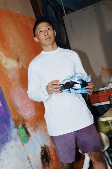 LOUIS VUITTON „White Canvas: LV Trainer in Residence“ 2024