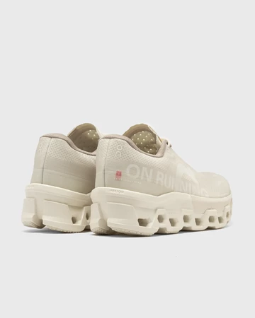 ON x Invincible Cloudmonster 2 Ivory White Ferse von hinten