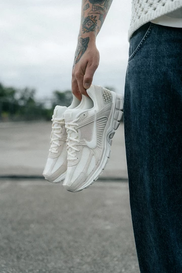 Nike Zoom Vomero 5 Light Orewood Brown - unser Shooting