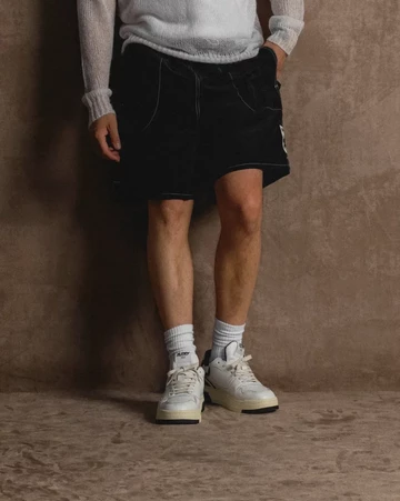 Autry CLC White Black On Feet von Vorne