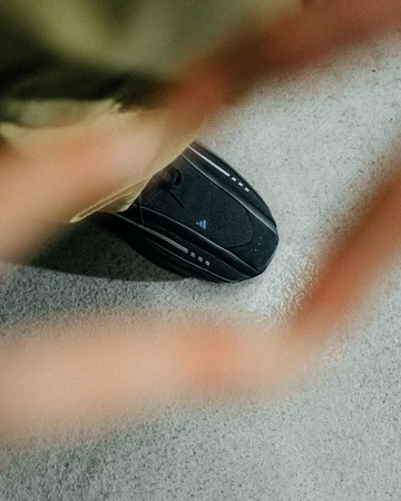 Christopher trägt den adidas Mad IIInfinity Black am Fuß