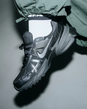 Nike V2K Run - All Black vs White Metallic