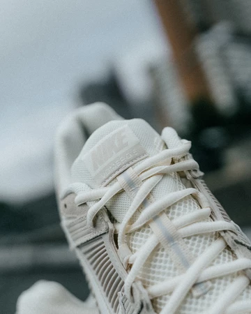 Nike Zoom Vomero 5 Light Orewood Brown - unser Shooting