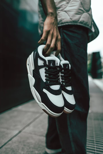 Jordan 4 RM - on feet Bilder und weitere Infos