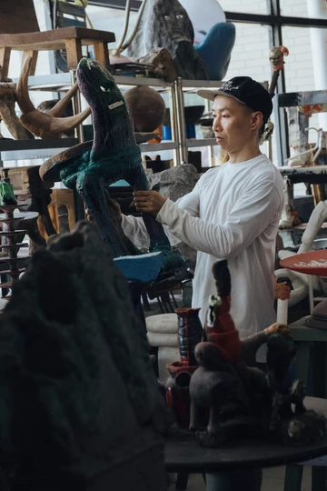 LOUIS VUITTON „White Canvas: LV Trainer in Residence“ 2024