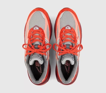 New Balance 990v6 Community Red Paar