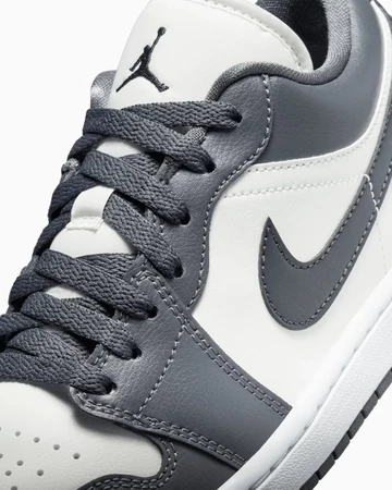 Jordan 1 Low Dark Grey Detail Mittelfußbereich