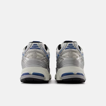 New Balance 1906 Blue Silver Metallic von Hinten
