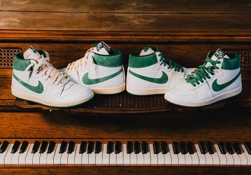 A Ma Maniere Nike Air Ship Green Stone Lookbook auf dem Klavier stehend