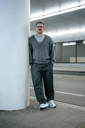 Christopher trägt den adidas Adistar Cushion 3 Cloud White am Fuß