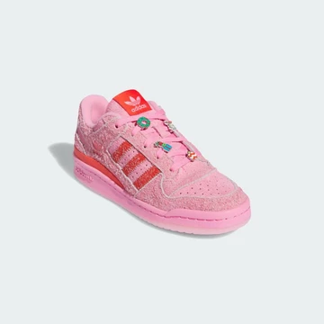 The Grinch adidas Forum Low Pink schräg von vorne