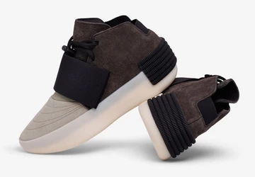 Fear of God Athletics x adidas Trainer Night Brown seitlich aufeinanderstehend
