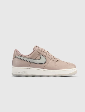 A Ma Maniére x Nike Air Force 1 While You Were Sleeping Außenseite