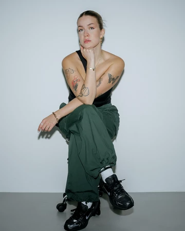 Nike V2K Run - All Black vs White Metallic