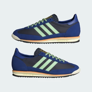 Beide Paare des adidas SL 72 Night Indigo von außen