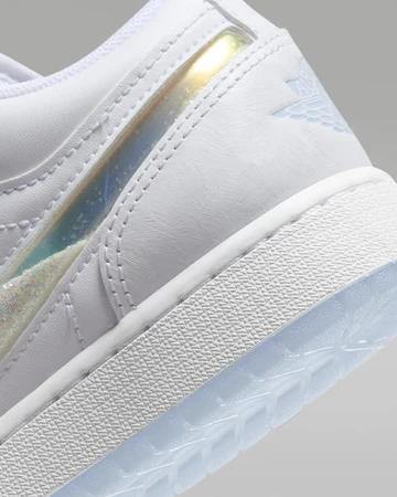 Jordan 1 Low GS Glitter Swoosh - Ferse Detail