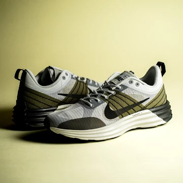 Der Nike Lunar Roam Pure Platinum in Szene gesetzt von 43einhalb