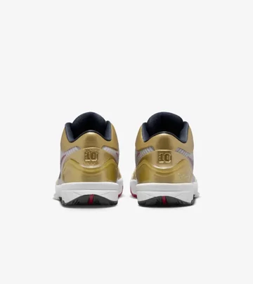 Nike Kobe 4 Protro Gold Medal schräg von hinten