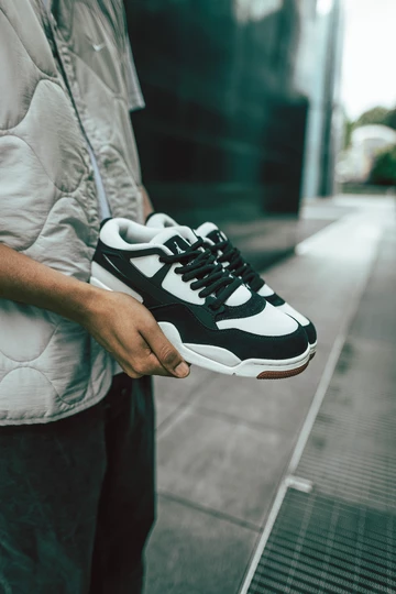 Jordan 4 RM - on feet Bilder und weitere Infos