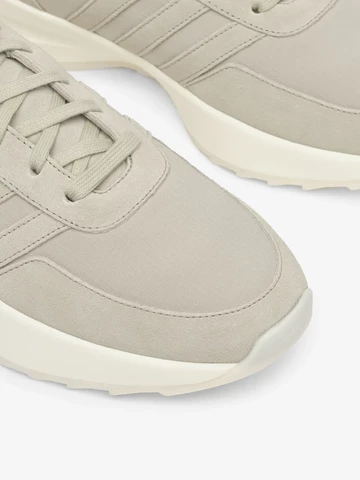 Fear of God x adidas Los Angeles Sesame Paar Close up