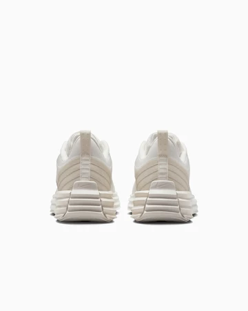 Der Nike Lunar Roam Summit White von hinten