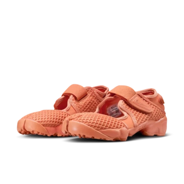 Nike Air Rift Healing Orange Paar schräg seitlich