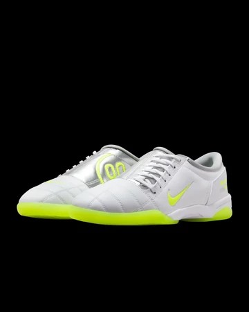 Total 90 x Palace Metallic Silver