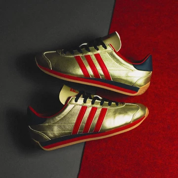 43einhalb Bilder vom adidas Country OG Gold Metallic von oben
